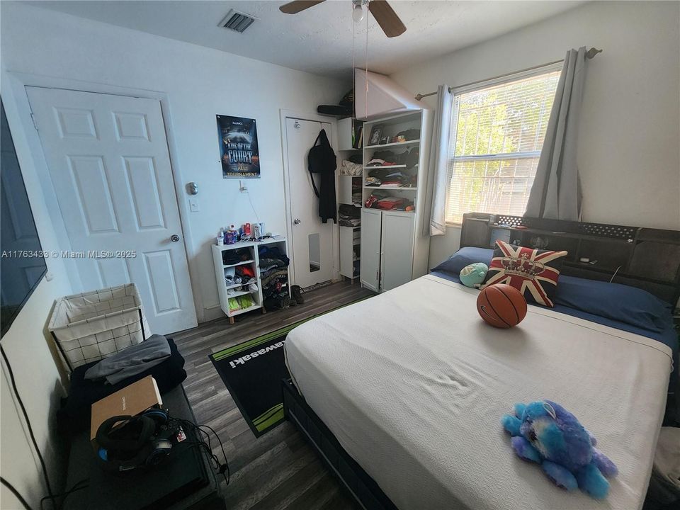 Recently Sold: $410,000 (2 beds, 2 baths, 971 Square Feet)