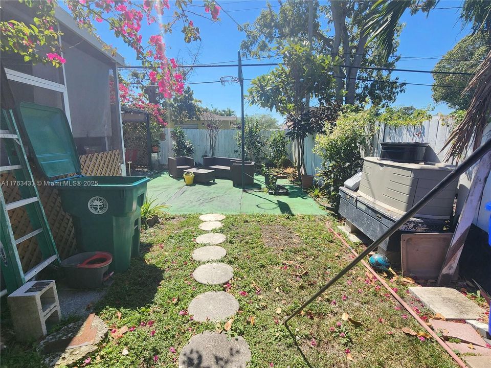 Recently Sold: $410,000 (2 beds, 2 baths, 971 Square Feet)