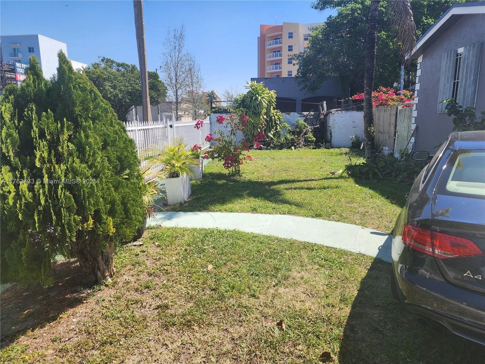 Recently Sold: $410,000 (2 beds, 2 baths, 971 Square Feet)