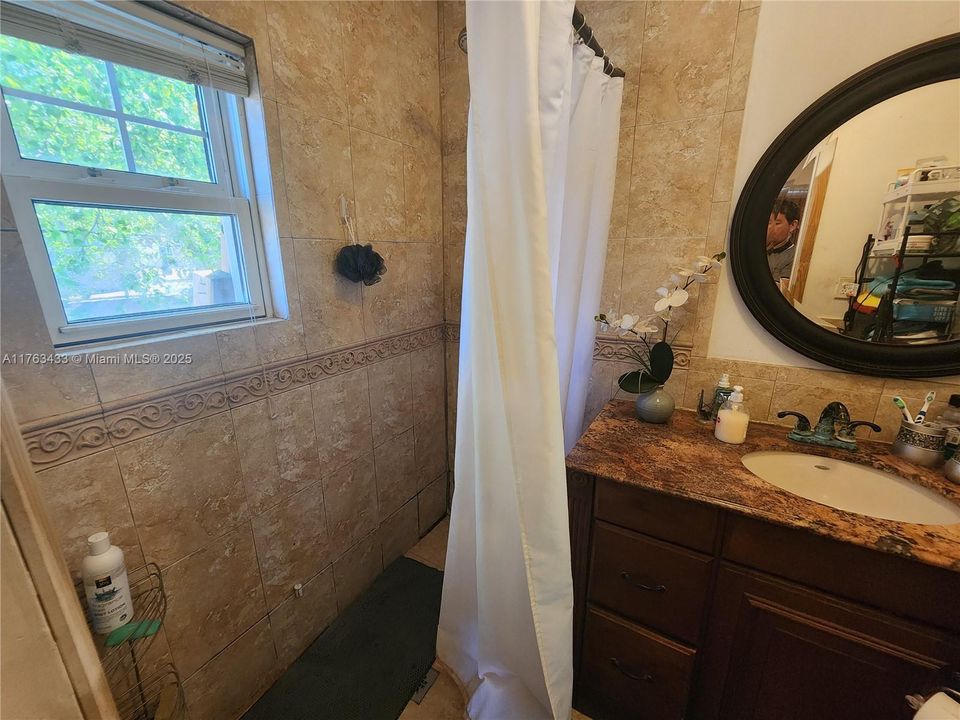 Recently Sold: $410,000 (2 beds, 2 baths, 971 Square Feet)