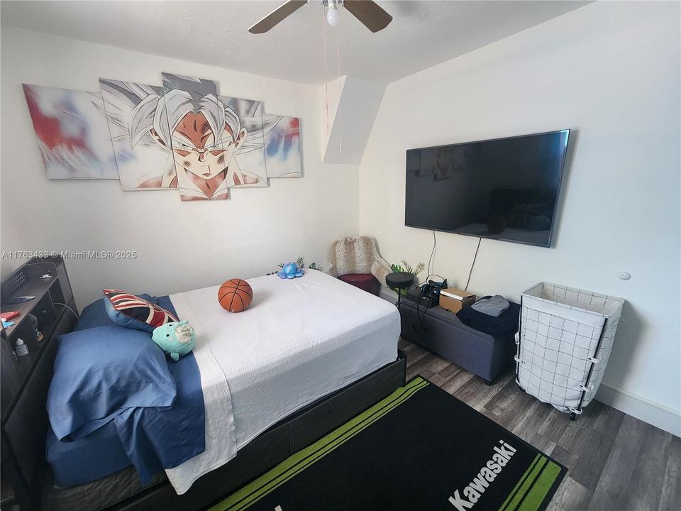 Recently Sold: $410,000 (2 beds, 2 baths, 971 Square Feet)