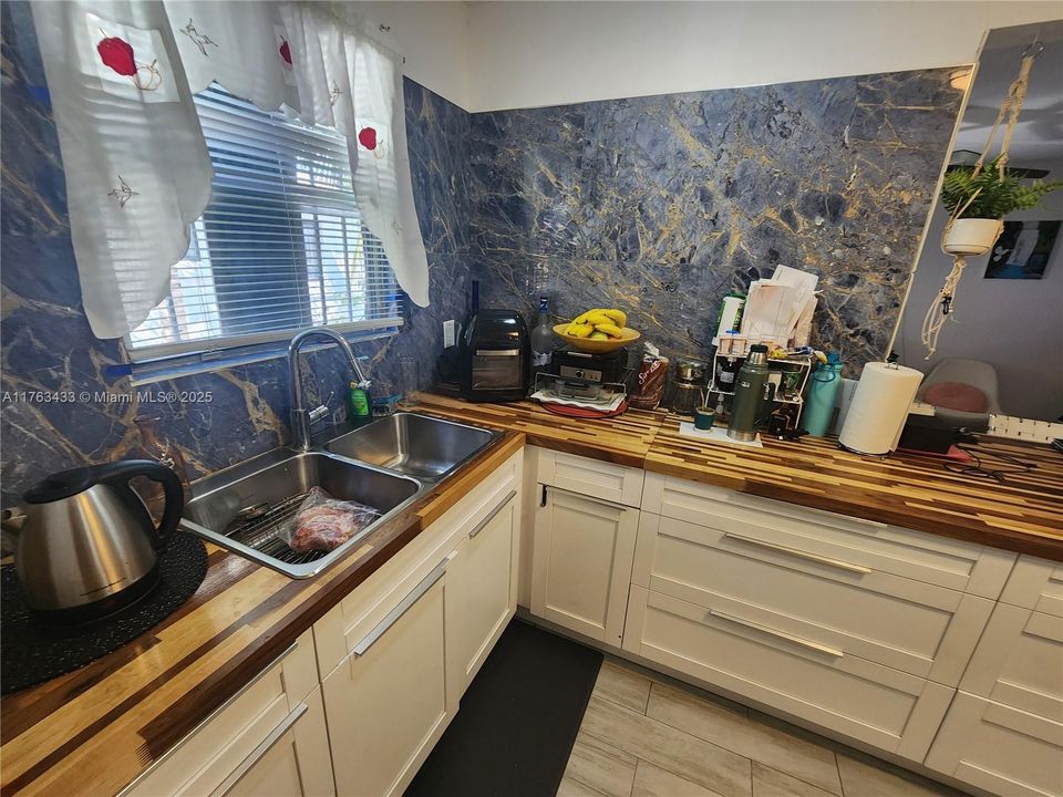 Recently Sold: $410,000 (2 beds, 2 baths, 971 Square Feet)