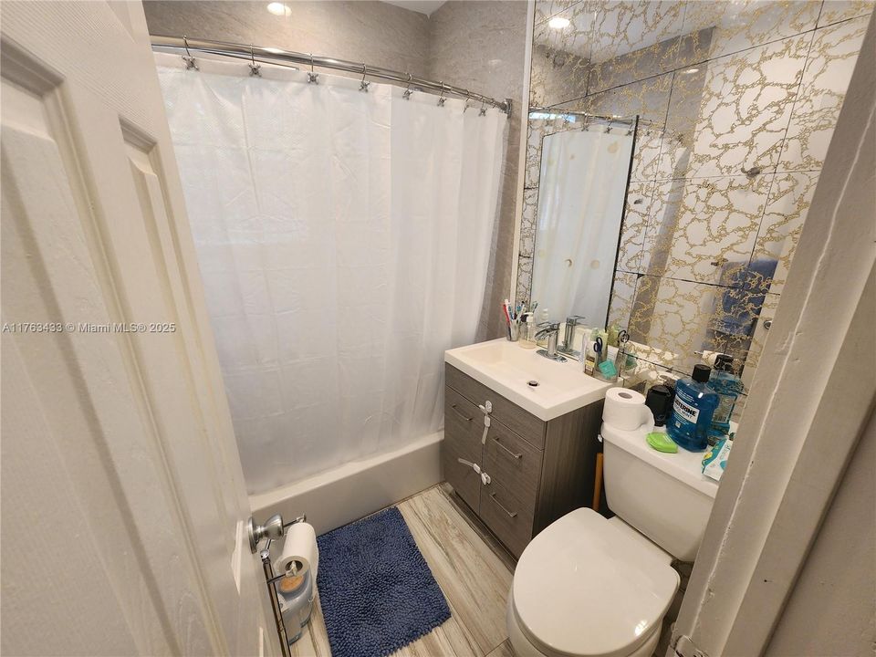 Recently Sold: $410,000 (2 beds, 2 baths, 971 Square Feet)