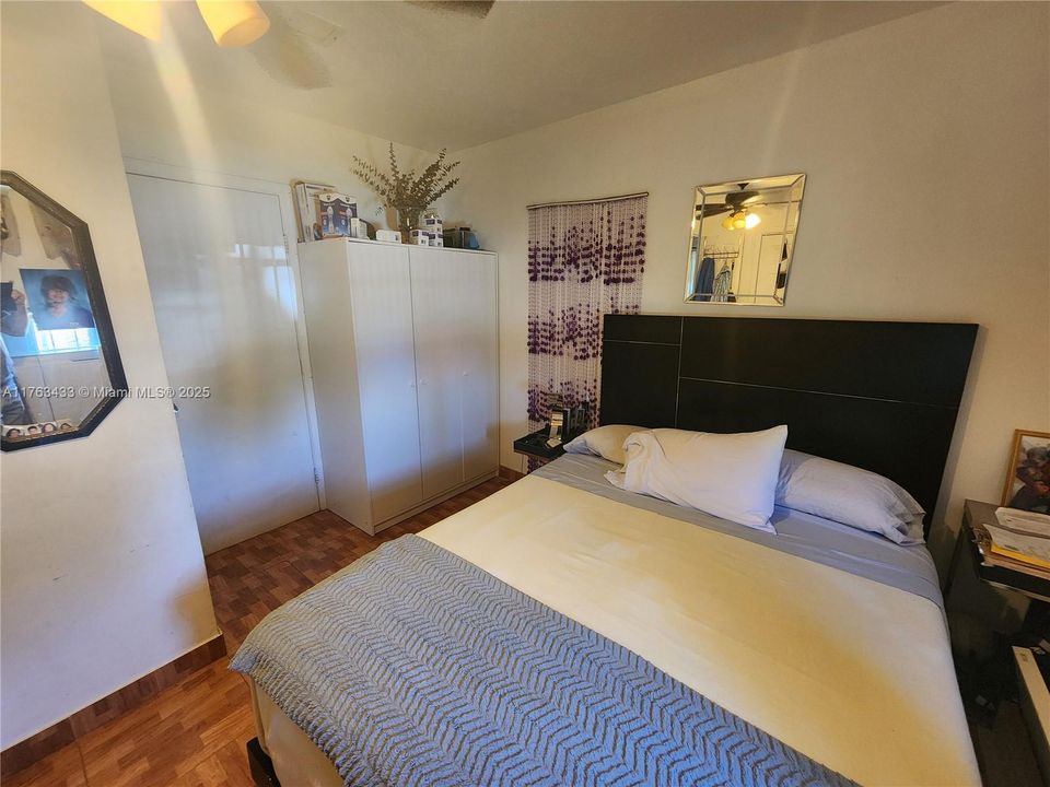 Recently Sold: $410,000 (2 beds, 2 baths, 971 Square Feet)