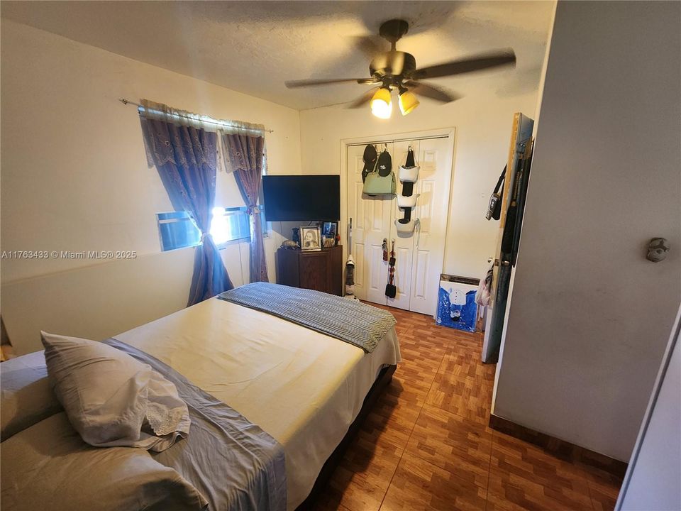 Recently Sold: $410,000 (2 beds, 2 baths, 971 Square Feet)