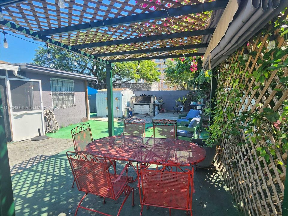 Recently Sold: $410,000 (2 beds, 2 baths, 971 Square Feet)