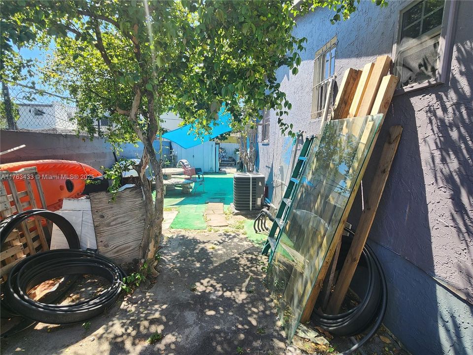 Recently Sold: $410,000 (2 beds, 2 baths, 971 Square Feet)