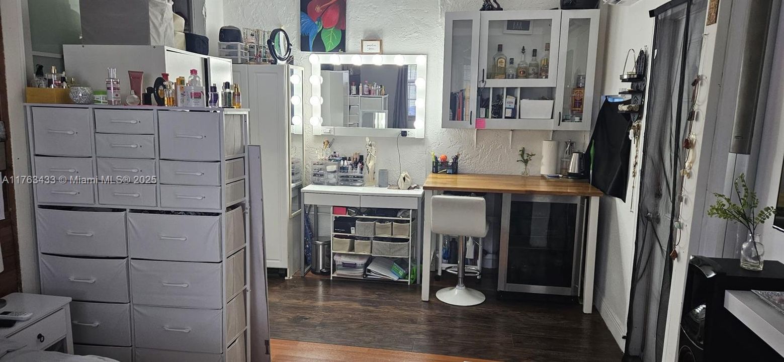 Recently Sold: $410,000 (2 beds, 2 baths, 971 Square Feet)