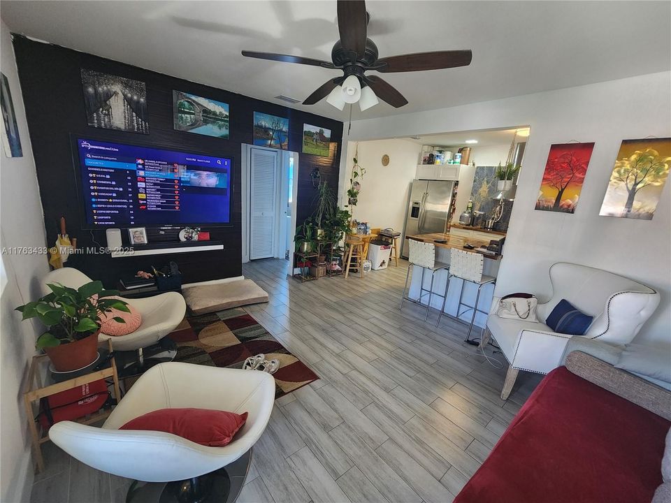 Recently Sold: $410,000 (2 beds, 2 baths, 971 Square Feet)