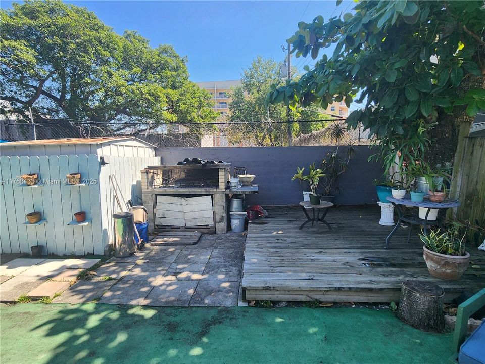 Recently Sold: $410,000 (2 beds, 2 baths, 971 Square Feet)