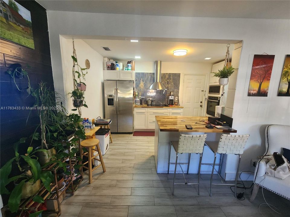 Recently Sold: $410,000 (2 beds, 2 baths, 971 Square Feet)