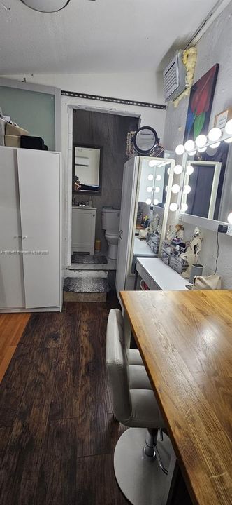 Recently Sold: $410,000 (2 beds, 2 baths, 971 Square Feet)