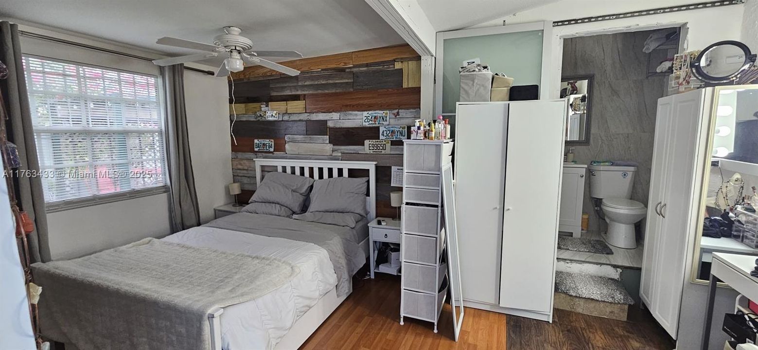 Recently Sold: $410,000 (2 beds, 2 baths, 971 Square Feet)