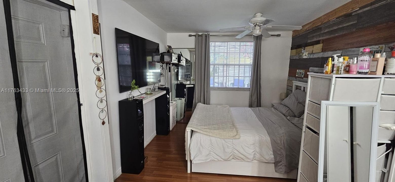 Recently Sold: $410,000 (2 beds, 2 baths, 971 Square Feet)