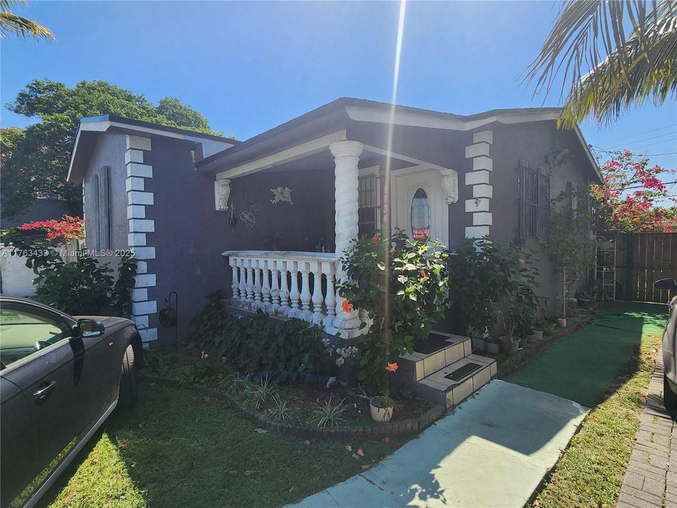 Recently Sold: $410,000 (2 beds, 2 baths, 971 Square Feet)