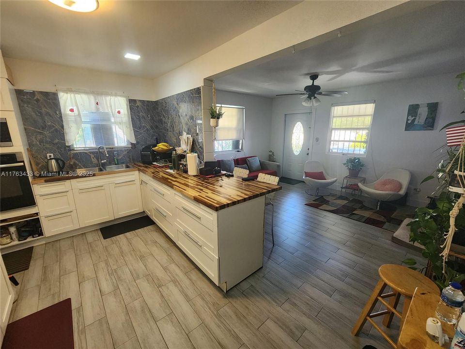 Recently Sold: $410,000 (2 beds, 2 baths, 971 Square Feet)