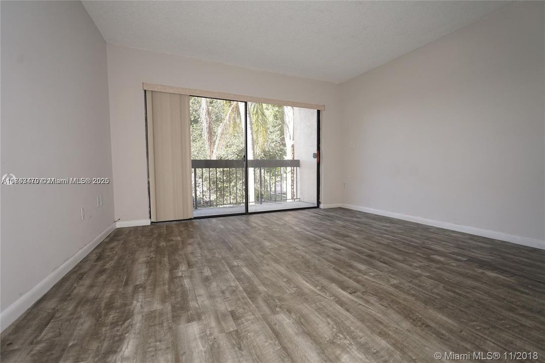 For Sale: $499,000 (2 beds, 2 baths, 1024 Square Feet)