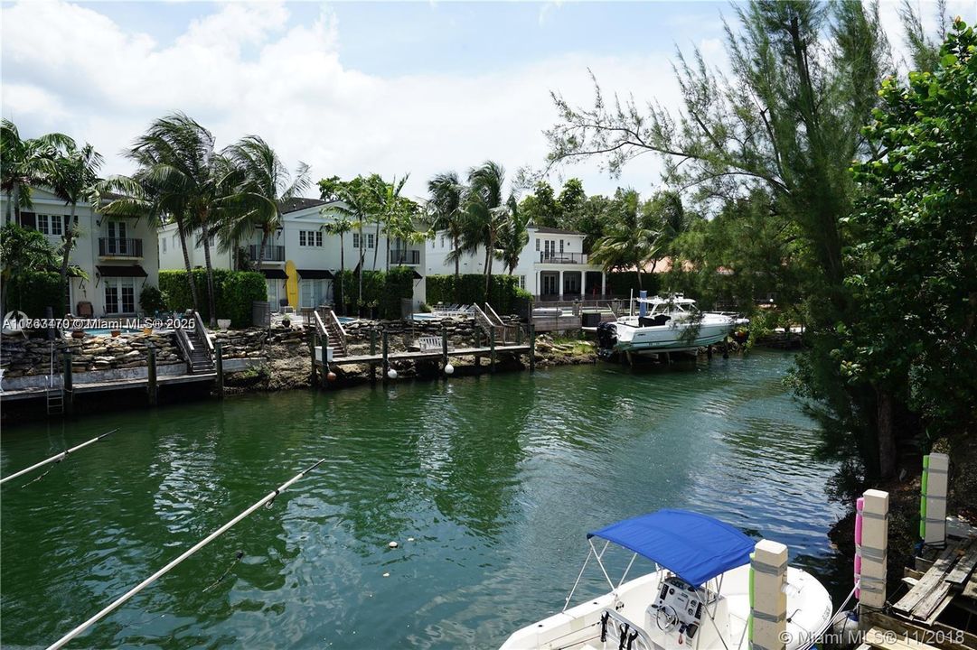 For Sale: $499,000 (2 beds, 2 baths, 1024 Square Feet)