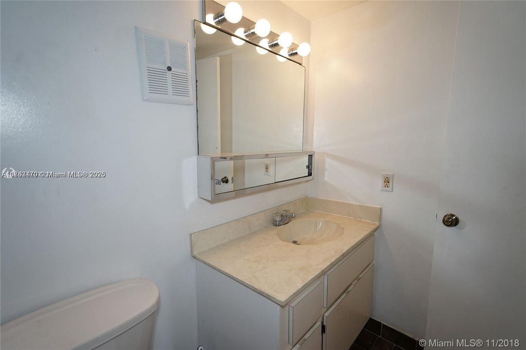 For Sale: $499,000 (2 beds, 2 baths, 1024 Square Feet)