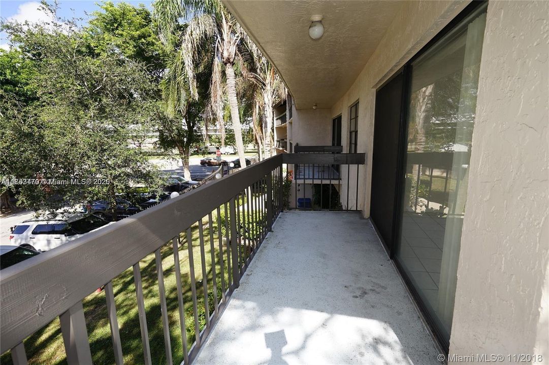 For Sale: $499,000 (2 beds, 2 baths, 1024 Square Feet)