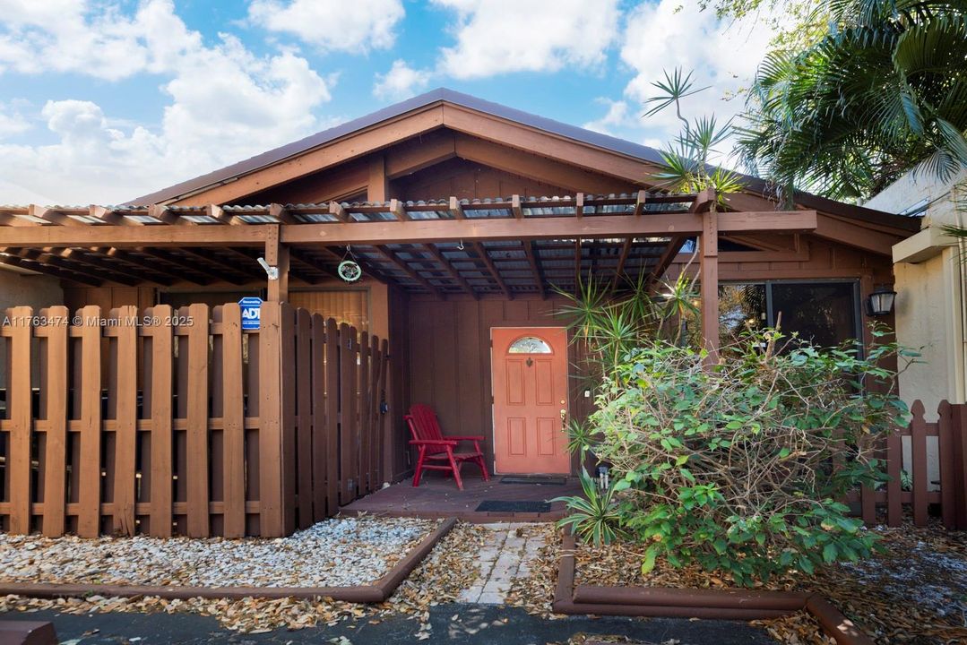 最近售出: $379,000 (2 贝兹, 2 浴室, 1332 平方英尺)