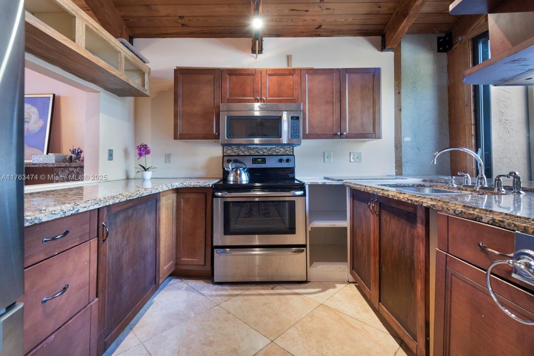 最近售出: $379,000 (2 贝兹, 2 浴室, 1332 平方英尺)