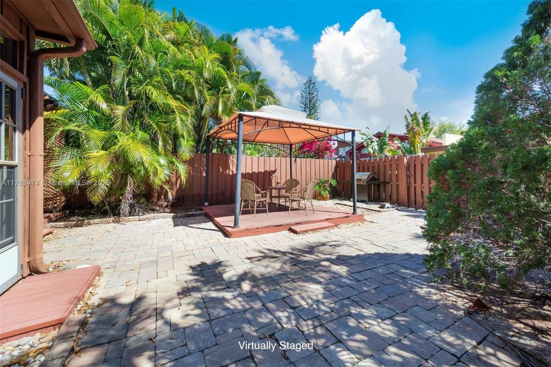 最近售出: $379,000 (2 贝兹, 2 浴室, 1332 平方英尺)