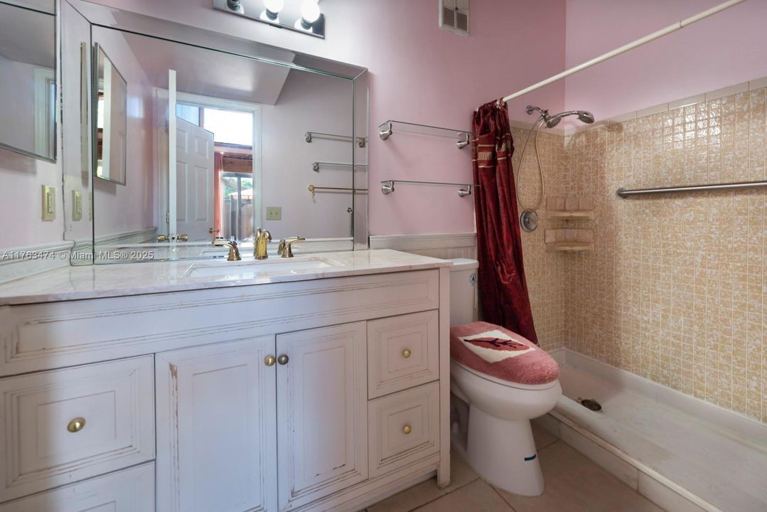 最近售出: $379,000 (2 贝兹, 2 浴室, 1332 平方英尺)