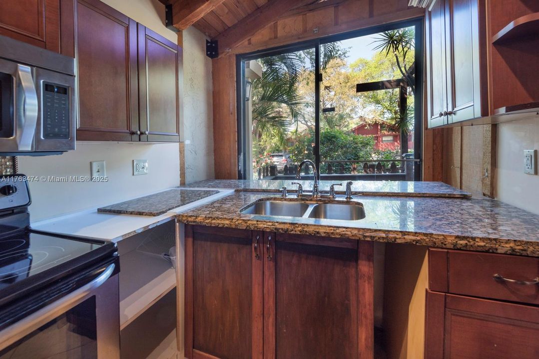 最近售出: $379,000 (2 贝兹, 2 浴室, 1332 平方英尺)