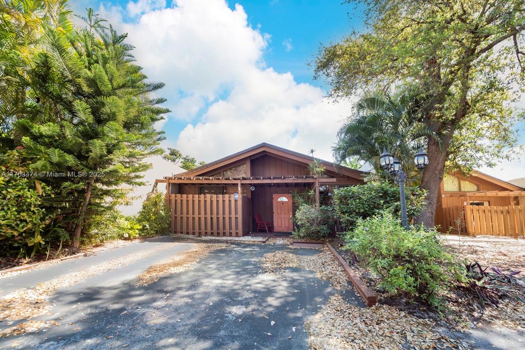 最近售出: $379,000 (2 贝兹, 2 浴室, 1332 平方英尺)