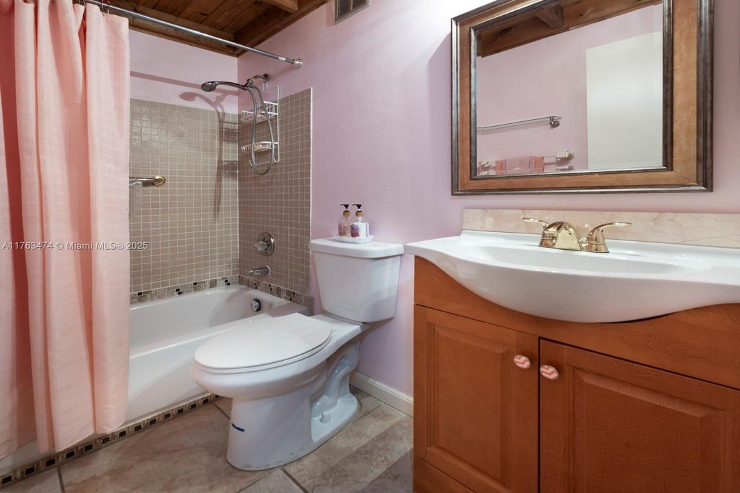 最近售出: $379,000 (2 贝兹, 2 浴室, 1332 平方英尺)