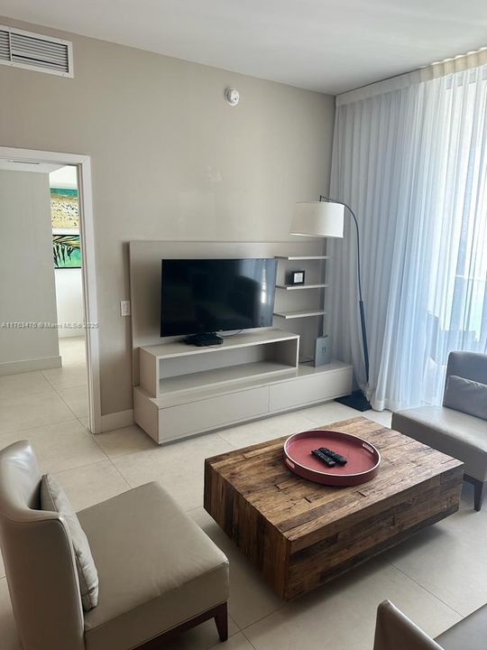 For Sale: $899,900 (2 beds, 2 baths, 1161 Square Feet)