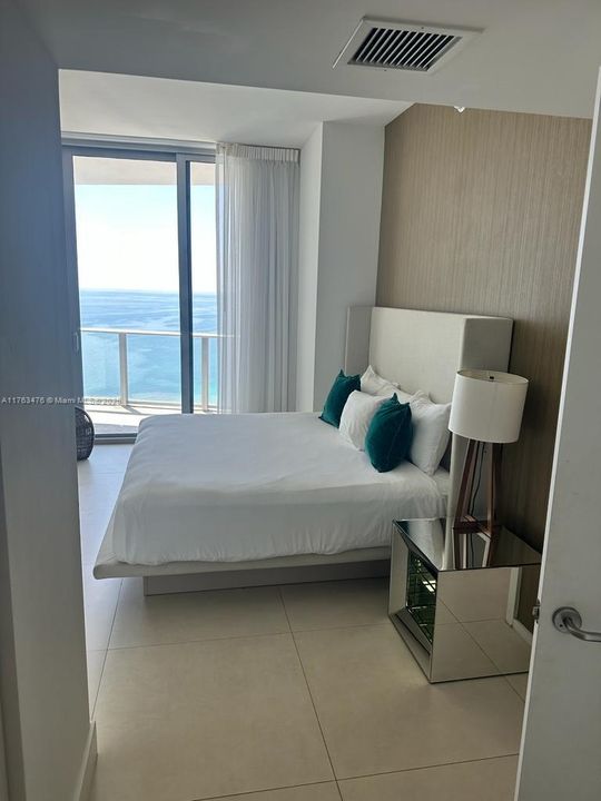 For Sale: $899,900 (2 beds, 2 baths, 1161 Square Feet)