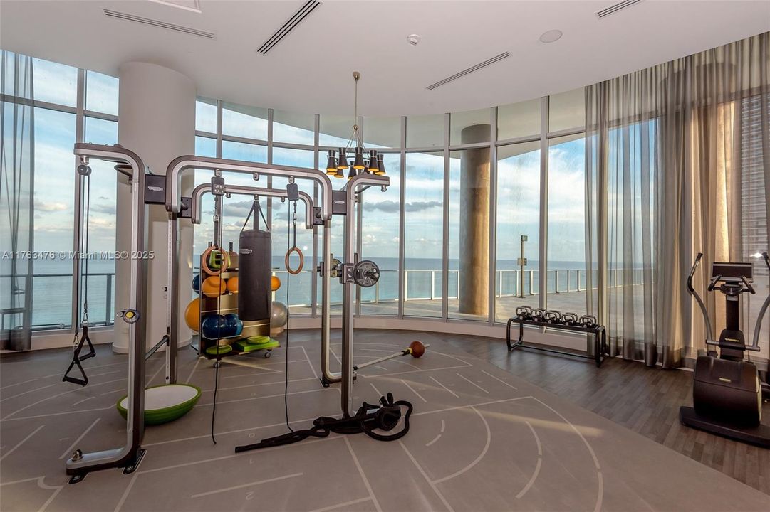 For Sale: $899,900 (2 beds, 2 baths, 1161 Square Feet)