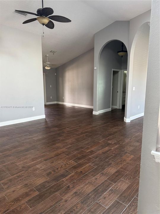 На продажу: $749,900 (3 спален, 2 ванн, 0 Квадратных фут)