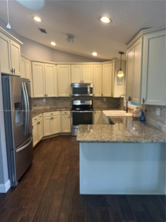 На продажу: $749,900 (3 спален, 2 ванн, 0 Квадратных фут)