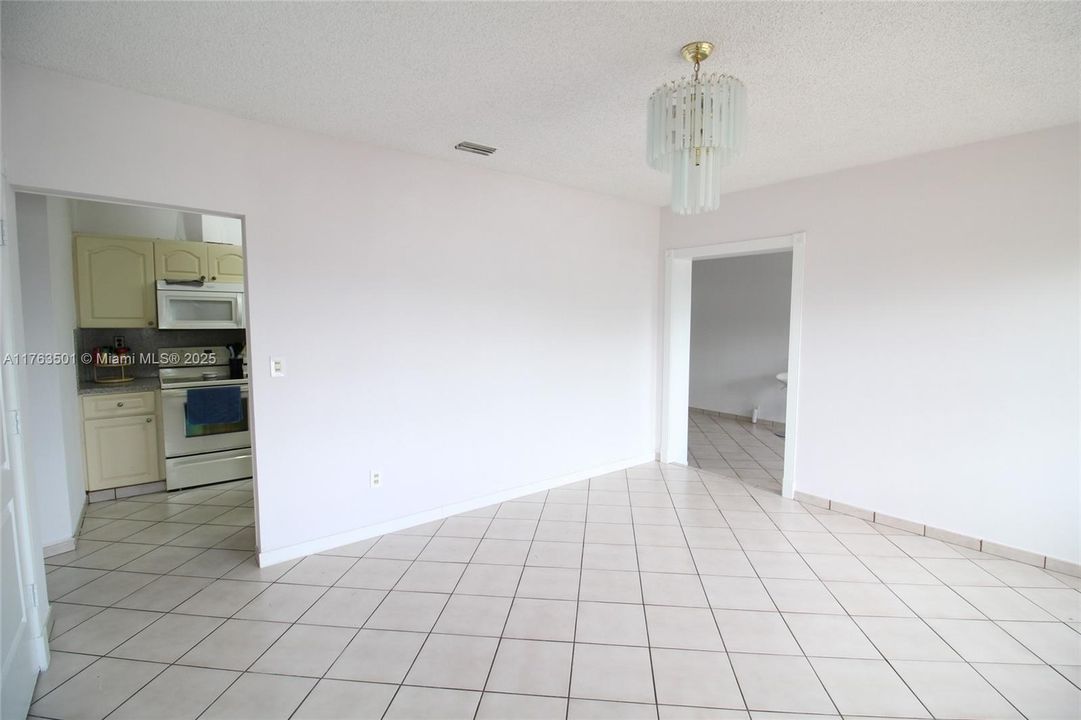 For Sale: $695,000 (3 beds, 1 baths, 1831 Square Feet)