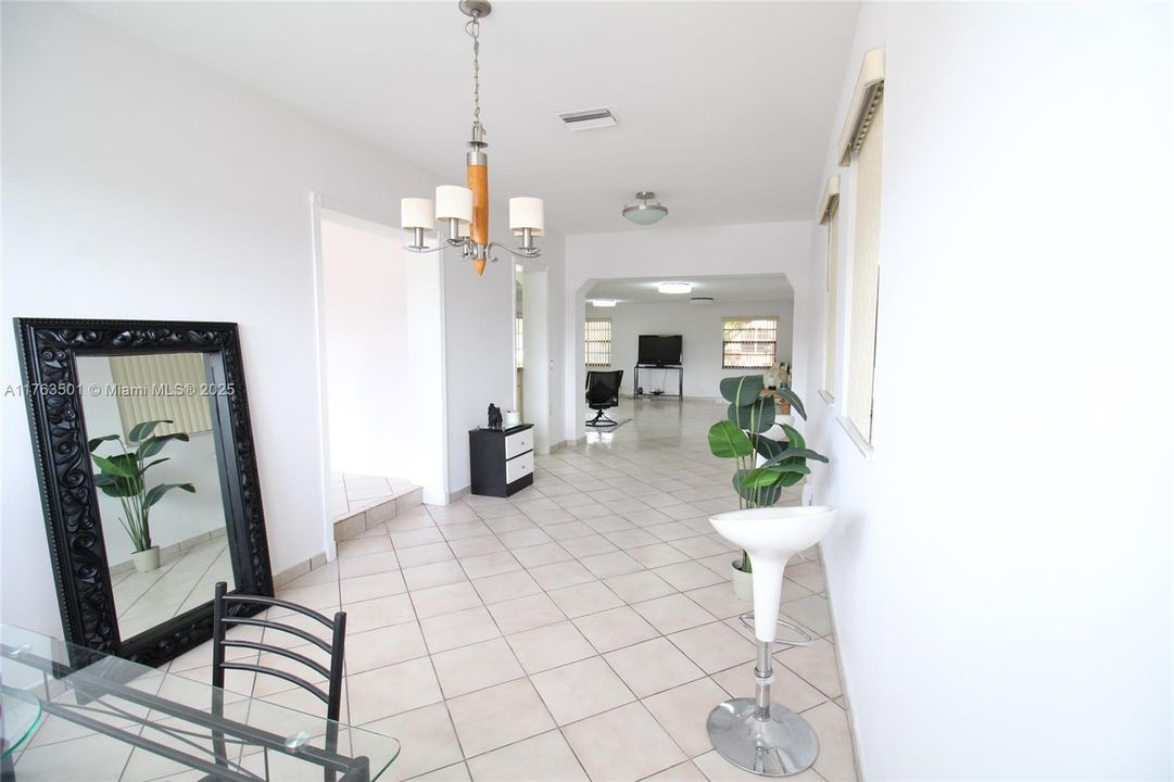 For Sale: $695,000 (3 beds, 1 baths, 1831 Square Feet)