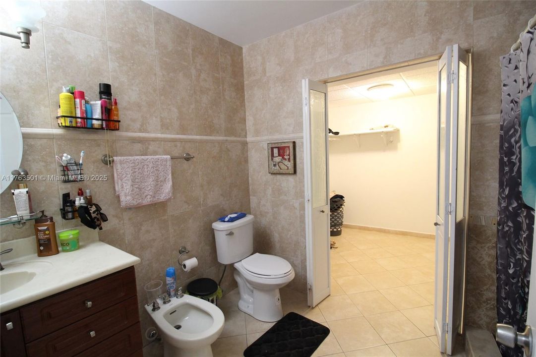 For Sale: $695,000 (3 beds, 1 baths, 1831 Square Feet)