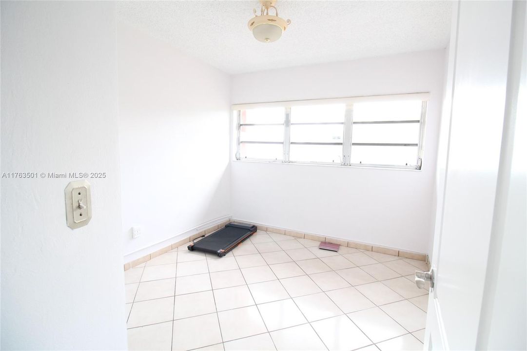 For Sale: $695,000 (3 beds, 1 baths, 1831 Square Feet)