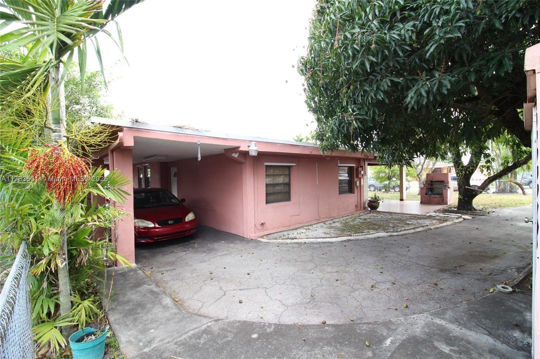 For Sale: $695,000 (3 beds, 1 baths, 1831 Square Feet)