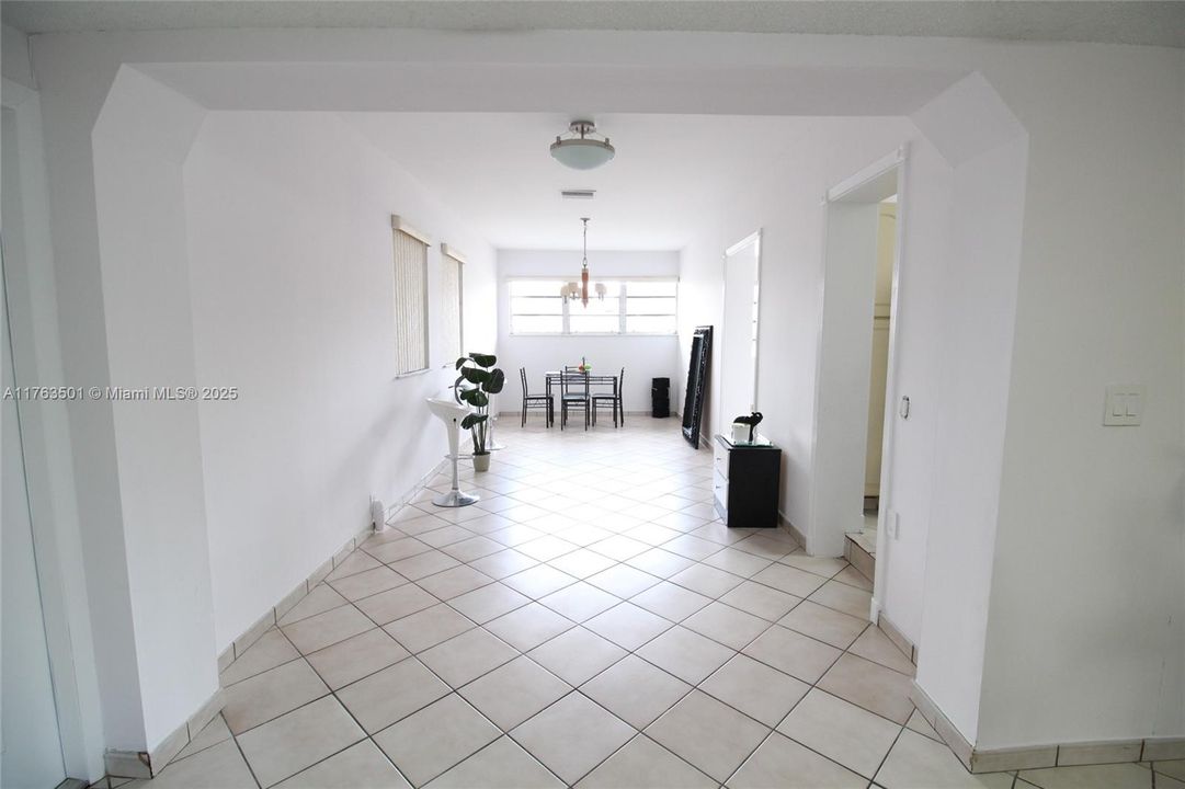 For Sale: $695,000 (3 beds, 1 baths, 1831 Square Feet)