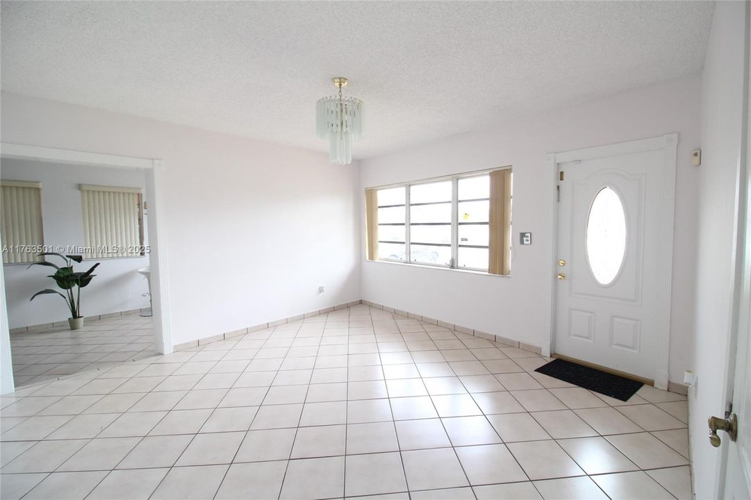 For Sale: $695,000 (3 beds, 1 baths, 1831 Square Feet)