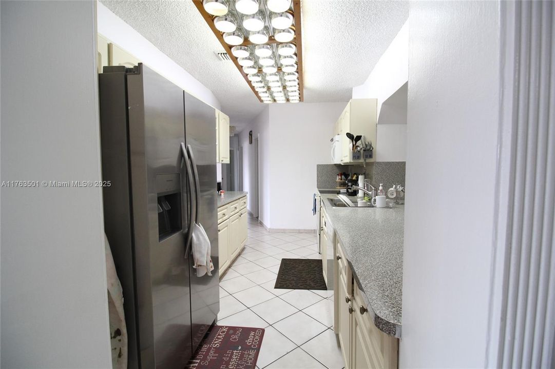 For Sale: $695,000 (3 beds, 1 baths, 1831 Square Feet)