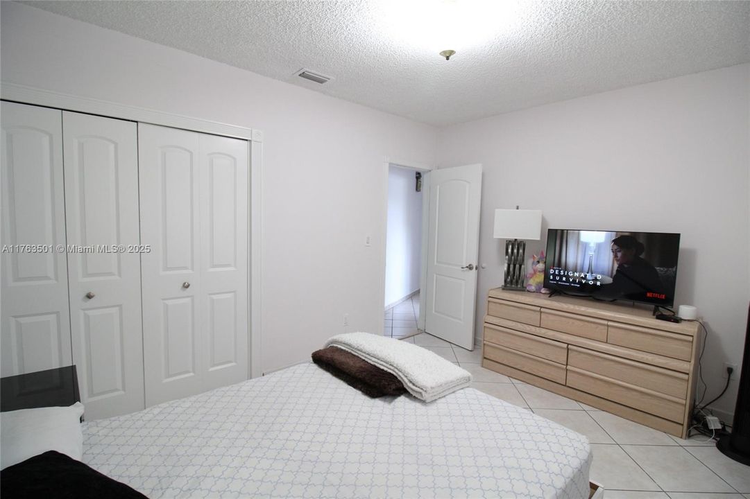 For Sale: $695,000 (3 beds, 1 baths, 1831 Square Feet)