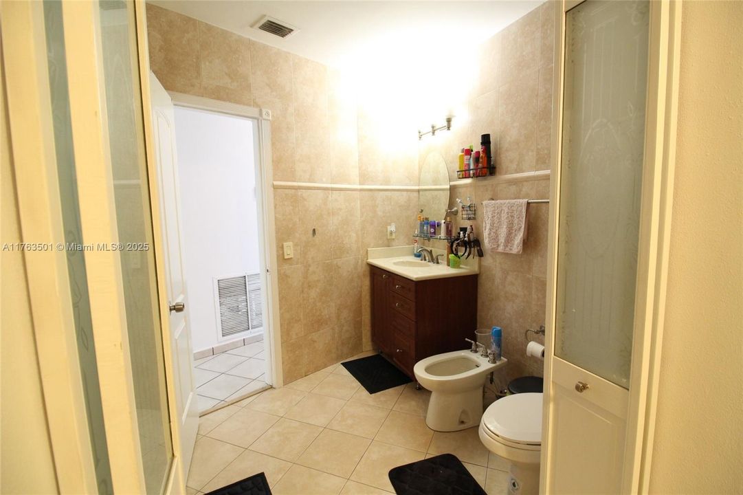 For Sale: $695,000 (3 beds, 1 baths, 1831 Square Feet)