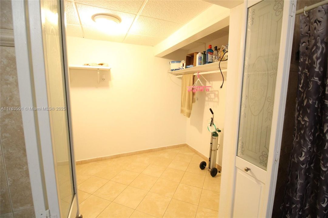 For Sale: $695,000 (3 beds, 1 baths, 1831 Square Feet)