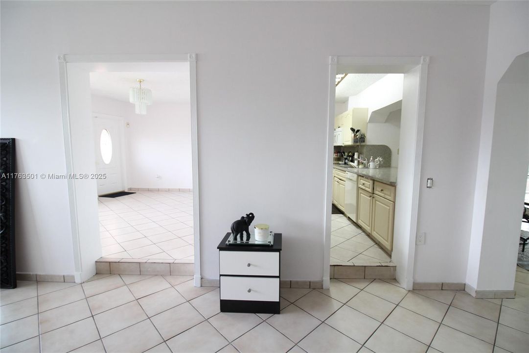 For Sale: $695,000 (3 beds, 1 baths, 1831 Square Feet)