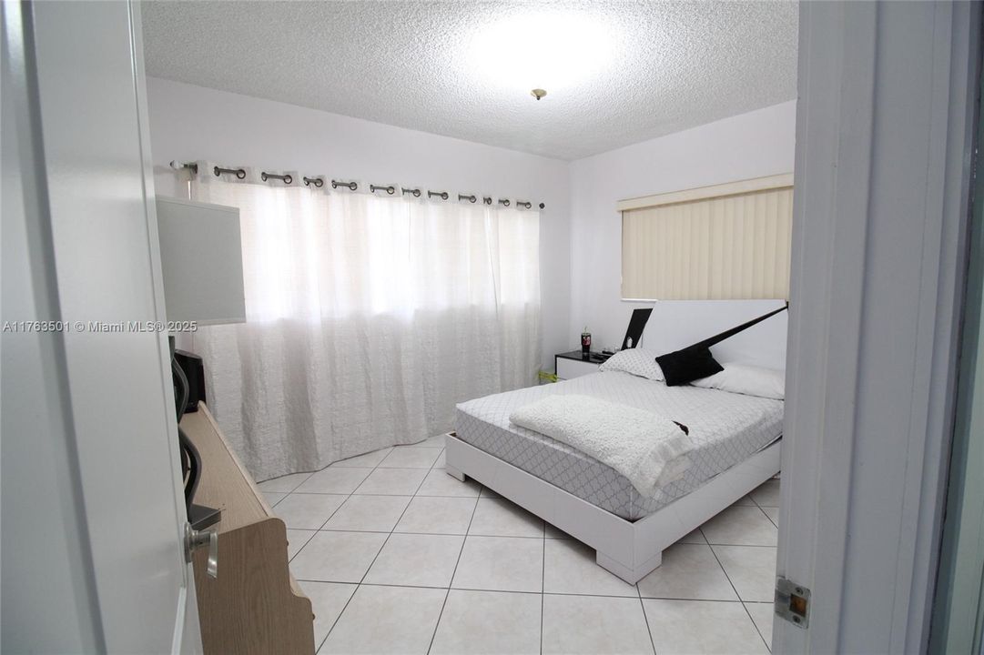 For Sale: $695,000 (3 beds, 1 baths, 1831 Square Feet)