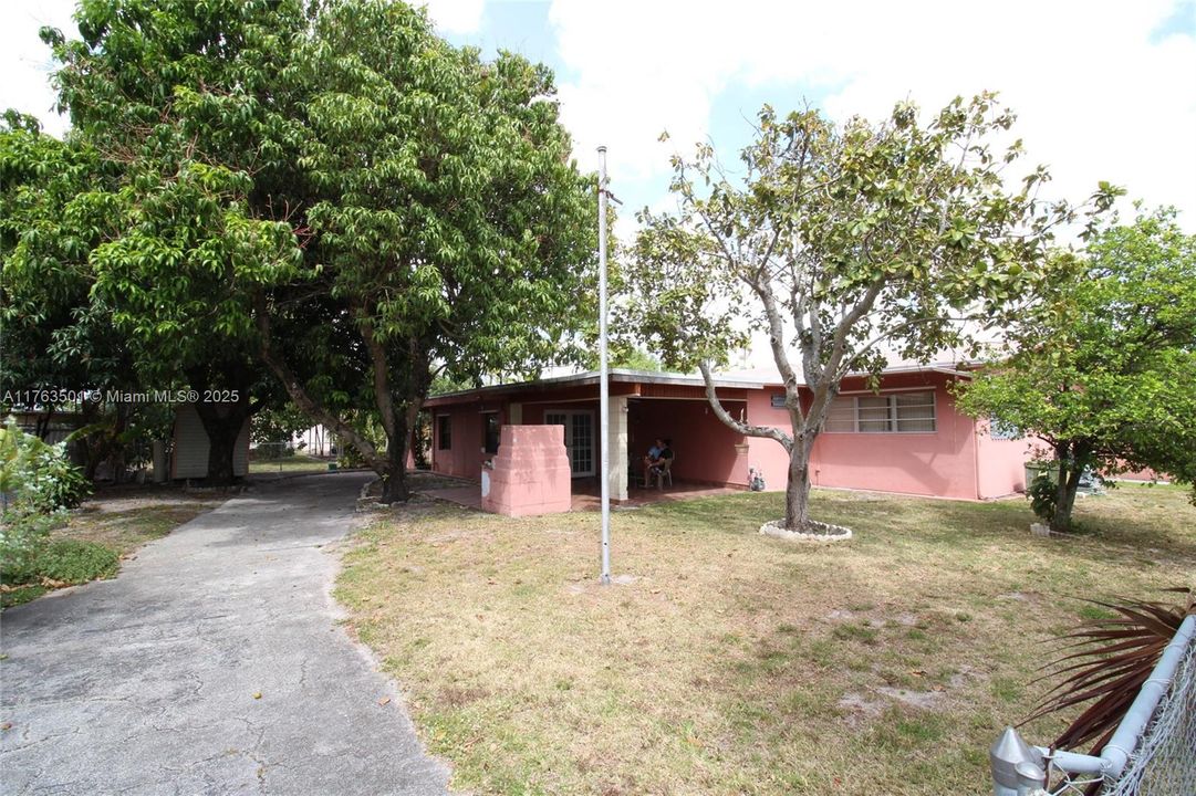 For Sale: $695,000 (3 beds, 1 baths, 1831 Square Feet)